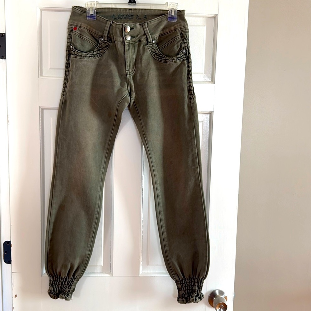NWOT LOVE L.A. jogger jeans in army green